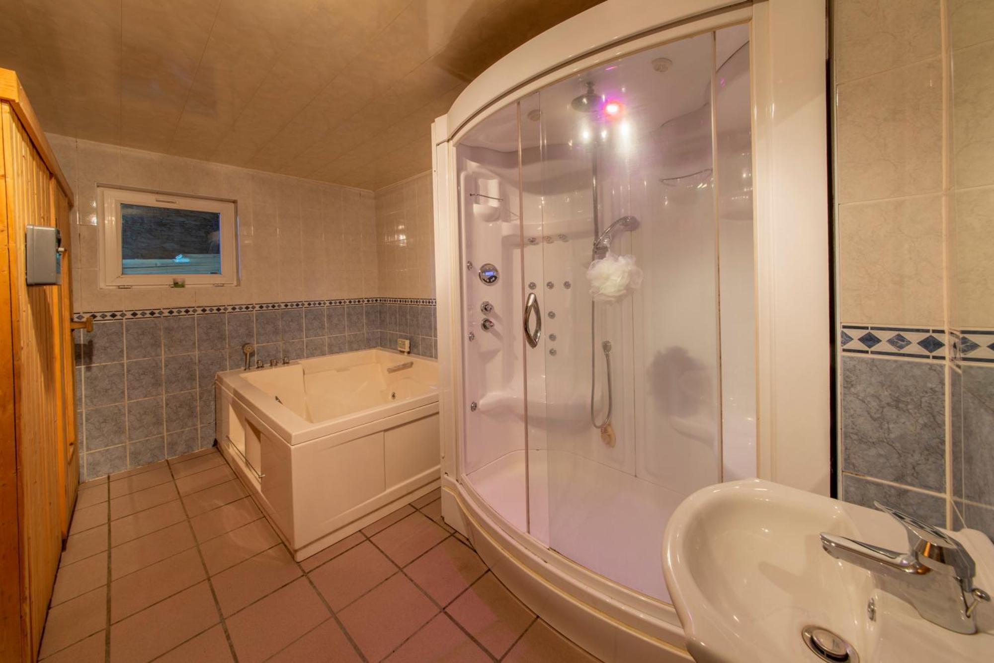 Sol Battire Hotel Brisy Ngoại thất bức ảnh
